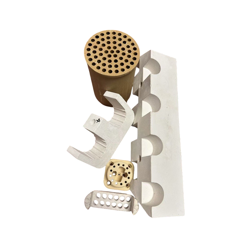 How does the low thermal expansion coefficient of mullite ceramics contribute to their exceptional heat shock resistance?